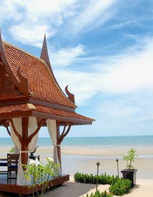 Oceanfront dining at Hua Hin Anantara.