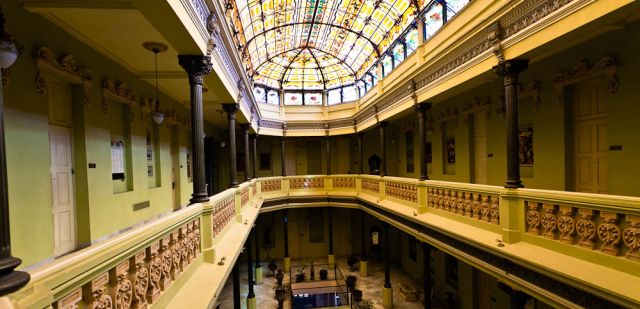 Nigel compared Hotel Raquel with Sydney's QVB building - well, sort of.