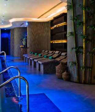 Thai massage showdown: 5-star resort vs shop-front