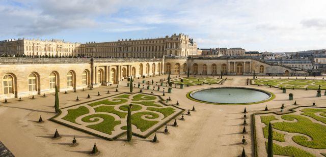 Walk or ride... hmmm... Palace of Versailles, France.