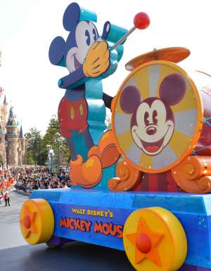 Take time out from the rides to watch the flawlessly choreographed parade.