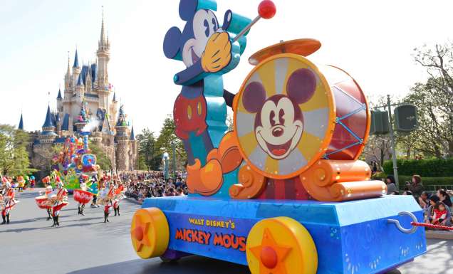 Take time out from the rides to watch the flawlessly choreographed parade.