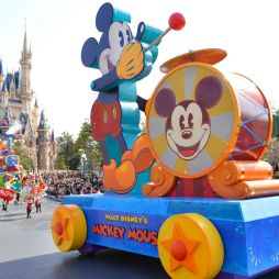 Take time out from the rides to watch the flawlessly choreographed parade.