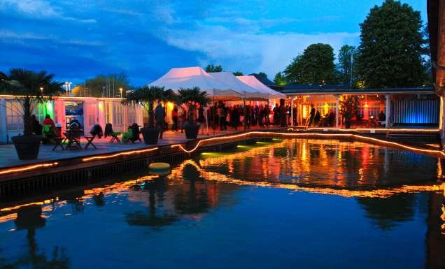 Barfussbar - one of the best badi bars in Zurich.