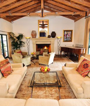 Canine guests welcome at Cypress Inn, California