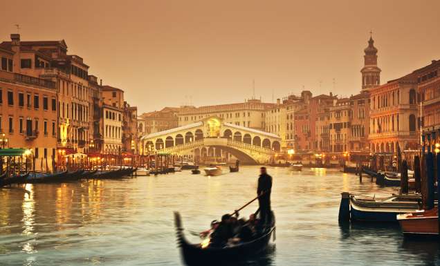 Sunset over the Grand Canal and the famous Rialto Bridge.