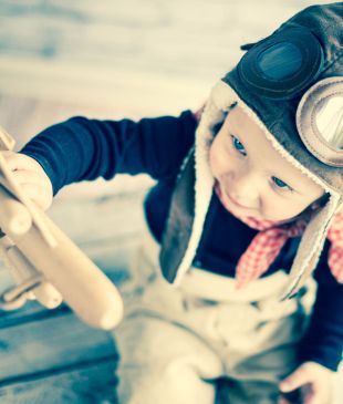 The 7 golden rules of flying with kids