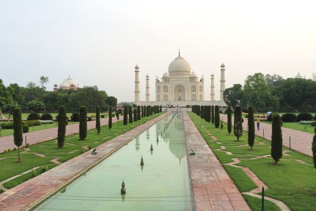Taj Mahal early in the morning, India.