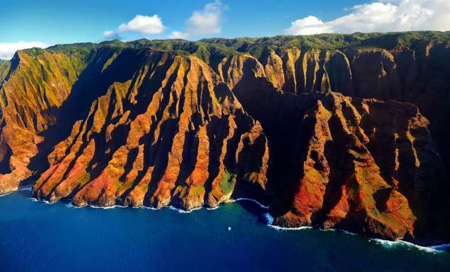 Nā Pali Coast on Kaua'i, Hawai'i.