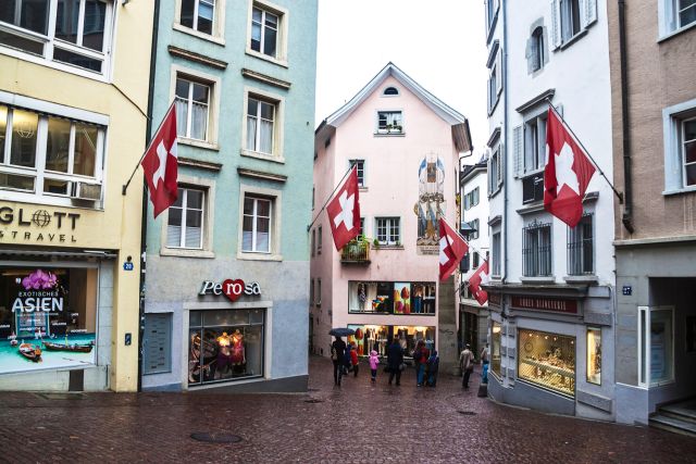 Winding cobbled streets in Zürich.