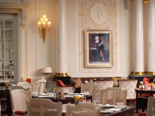 the dining tables at Thames Foyer, The Savoy