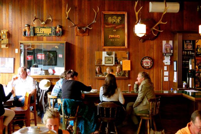 Van Isle British Columbia Canada Foodie Food eat and drink holidays vancouver island waverly pub
