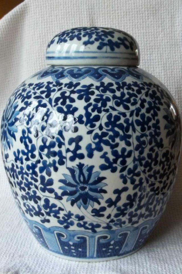 Yu gardens shanghai antique vases qing
