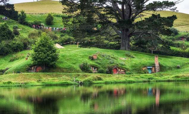 Hobbiton movie set New Zealand