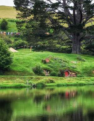 Hobbiton movie set New Zealand