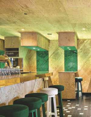 bar cocktails wine and dine