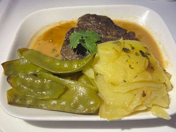 seared beef with potatoes and snow peas