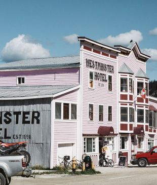 Dawson City under the Midnight Sun: a strangely local guide