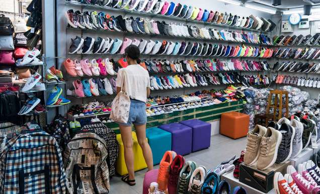 clothes designer fashion accessories fakes shopping bangkok thailand