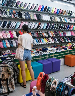 clothes designer fashion accessories fakes shopping bangkok thailand