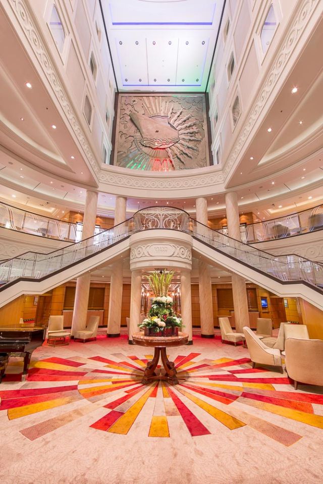 cruise travel boat ocean liner Queen Mary 2 QM2