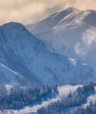 The peaks of Aspen: skiing by day, spending by night