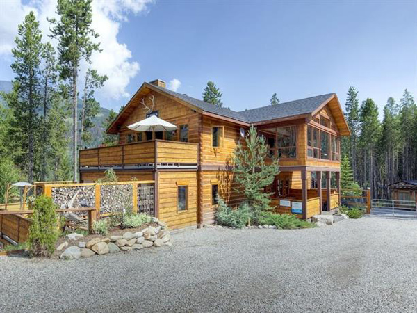 Earl Grey Lodge Panorama