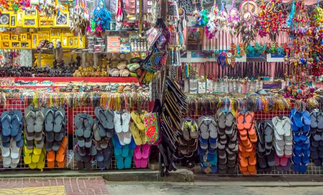 markets bangkok shopping food clothes discover sights bars art attractions