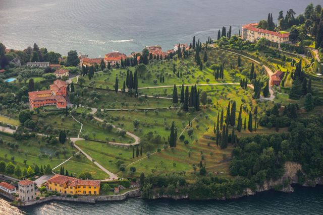 Bellagio by Ferry Lake Como by van Italy