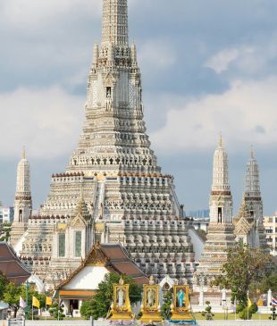 <p>There’s no shortage of <em>things to do</em> in <strong>Bangkok</strong>, but these are the 10 activities we’d hate for you to miss</p>
