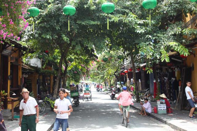 Hoi An Vietnam city things to do stay accommodation lanterns