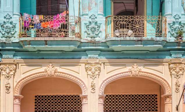100 tips, tricks and hacks from travel insiders – More for less