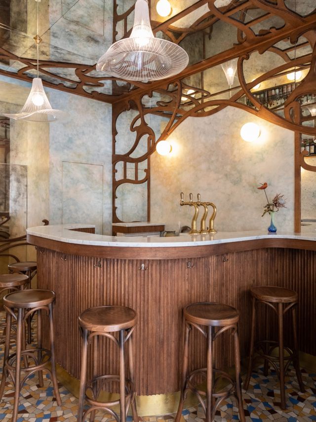 the interior of Bar Nouveau in Paris