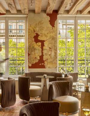 a cozy lounge area at CRAVAN Paris 6e