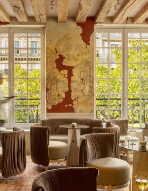 a cozy lounge area at CRAVAN Paris 6e