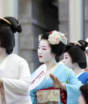 How to experience Geisha culture in Japan