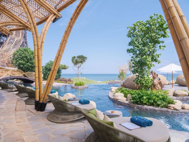 Luna Beach Club in Bali