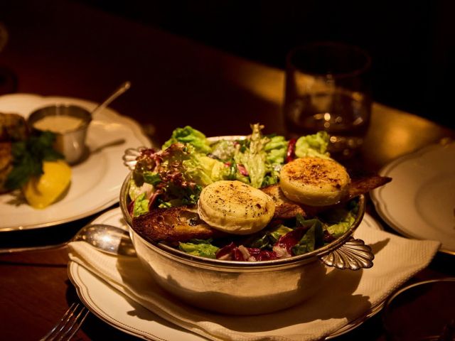 baked goat cheese salad at La Renommée, Paris