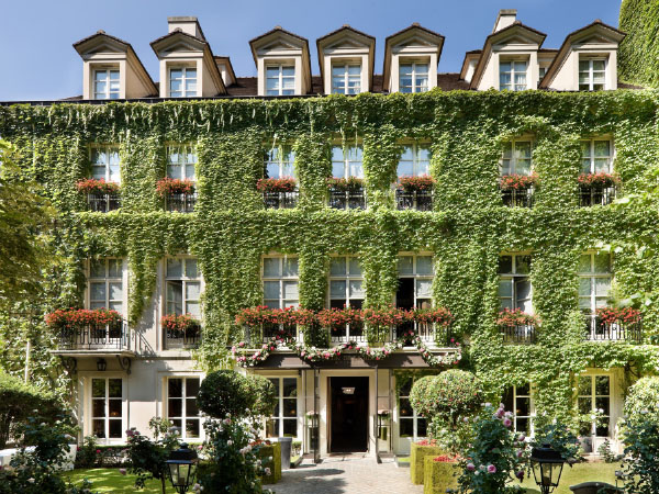 Le Pavillon de la Reine hotel