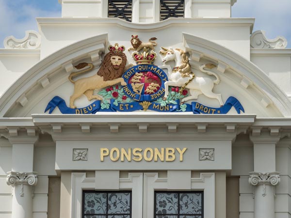 Wander along Ponsonby Road.