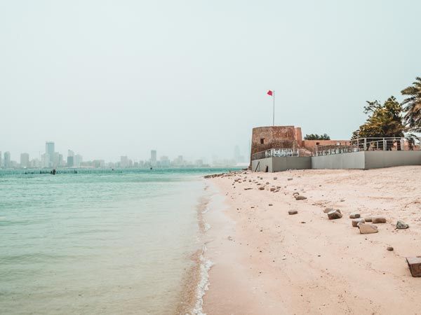 Take a boat to Bu Maher Fort
