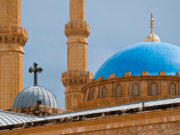 Find the St. George Orthodox Cathedral and the Mohammad Al Amin Mosque a stone's throw from each other