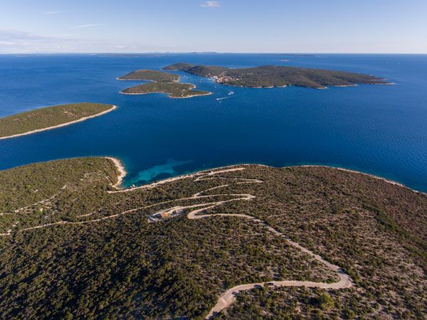 Sail to the neighbouring islands of Losinj.