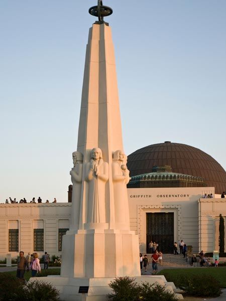 Walk up to the Griffith Park Observatory