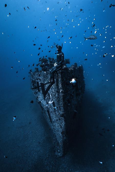 Dive the YO-257 wreck on Oahu