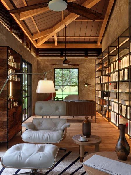The reading room at Hacienda La Danesa.
