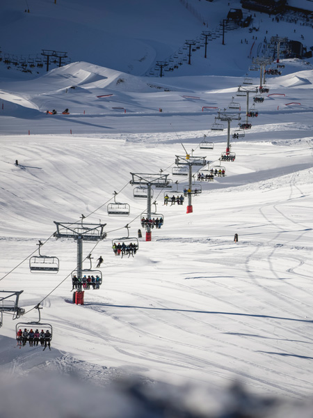 Skiing at Mt Hutt