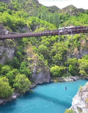 Kawarau River was the world's first commercial bungee site