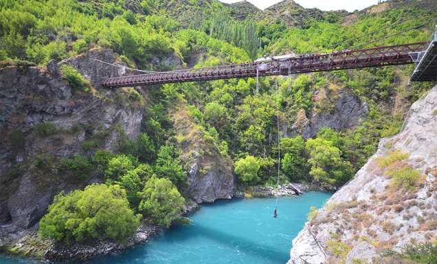 Kawarau River was the world's first commercial bungee site
