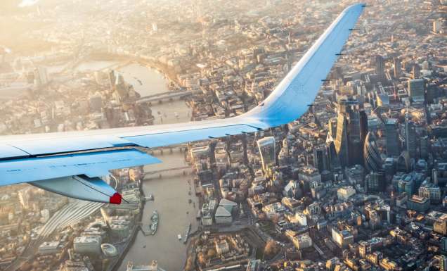 Aeroplane circles back over London to land